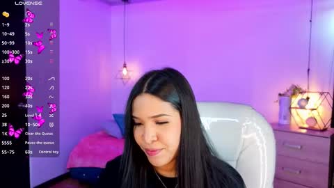 Snapshot of miiss_greyy chatting on 10-18-25, 12:17 miiss_greyy online show from 10-18-25, 12:17