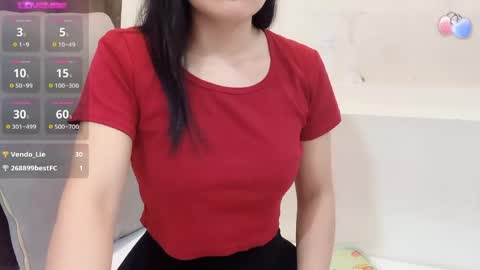 Snapshot of miixuuee chatting on 05-27-26, 01:57 Ema online show from 05-27-26, 01:57
