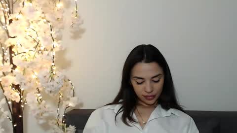 Mika online show from 10-30-25, 04:52