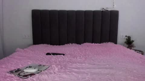 Mika online show from 12-30-24, 09:40