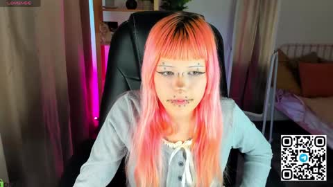 Mika online show from 04-25-26, 08:39