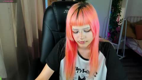 Mika online show from 04-26-26, 08:45