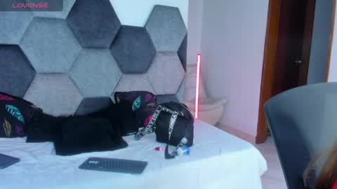 Mikaela blondie bigass online show from 05-23-26, 07:29
