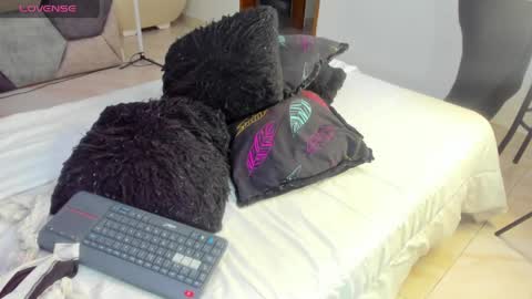 Mikaela blondie bigass online show from 05-24-26, 07:08