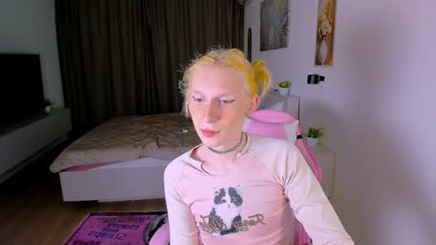 Snapshot of mikaella_nicole chatting on 06-20-26, 07:05 mikaella_nicole online show from 06-20-26, 07:05