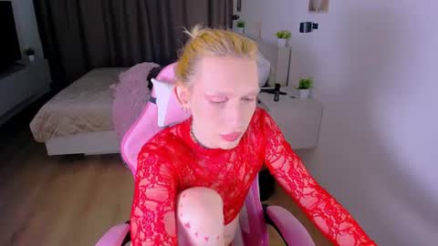 Snapshot of mikaella_nicole chatting on 07-06-26, 05:37 mikaella_nicole online show from 07-06-26, 05:37