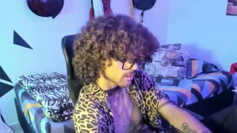 Snapshot of mikaelrizzzo chatting on 10-17-25, 08:33 mikaelrizzzo online show from 10-17-25, 08:33