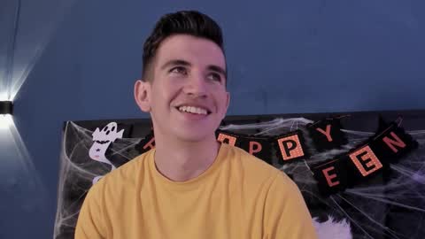 mikael online show from 10-19-25, 04:24