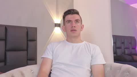 Snapshot of mikaelslow chatting on 05-19-26, 02:18 mikael online show from 05-19-26, 02:18