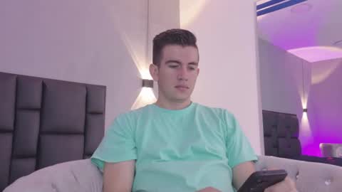 Snapshot of mikaelslow chatting on 06-06-26, 03:22 mikael online show from 06-06-26, 03:22