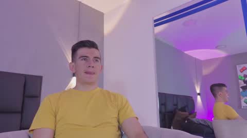Snapshot of mikaelslow chatting on 06-14-26, 04:58 mikael online show from 06-14-26, 04:58