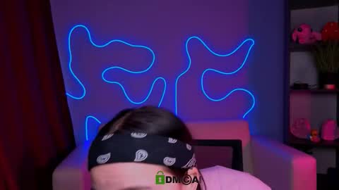 Snapshot of mikameovv chatting on 11-21-25, 11:20 Mika online show from 11-21-25, 11:20