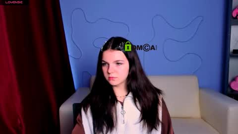 Snapshot of mikameovv chatting on 11-22-25, 12:04 Mika online show from 11-22-25, 12:04