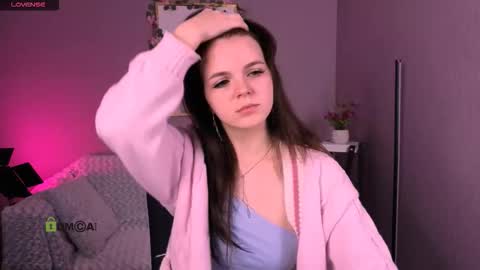 Snapshot of mikameovv chatting on 11-30-25, 11:14 Mika online show from 11-30-25, 11:14