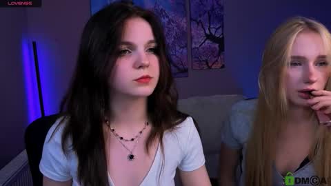 Snapshot of mikameovv chatting on 12-15-25, 08:46 Mika online show from 12-15-25, 08:46