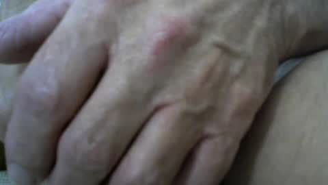 Snapshot of mike26051 chatting on 01-01-25, 10:56 mike26051 online show from 01-01-25, 10:56