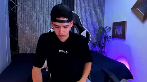 Mike 0233 online show from 09-18-25, 05:20