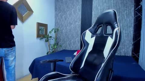 Mike 0233 online show from 11-12-25, 04:13