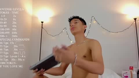 Snapshot of mike__tylor01 chatting on 12-30-24, 12:09 Mike Tylor online show from 12-30-24, 12:09