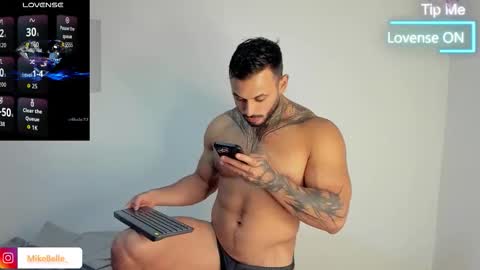 Snapshot of mike_belle chatting on 11-14-25, 11:24 Mike Belle online show from 11-14-25, 11:24
