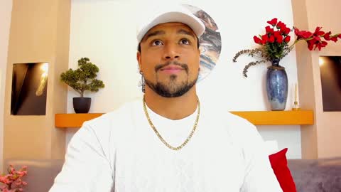 Snapshot of mike_estevess chatting on 12-05-24, 11:07 online show from 12-05-24, 11:07