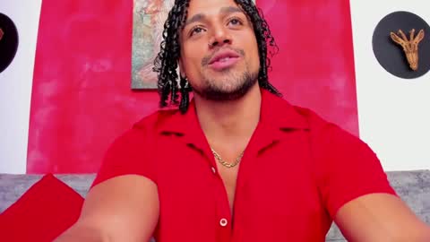 Snapshot of mike_estevess chatting on 12-28-24, 07:33 online show from 12-28-24, 07:33