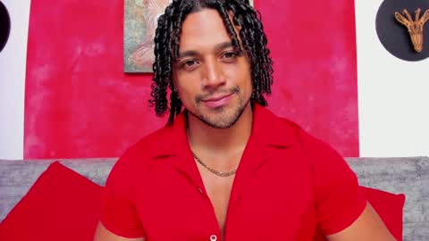 Snapshot of mike_estevess chatting on 12-28-24, 10:36 online show from 12-28-24, 10:36