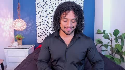 Snapshot of mike_estevess chatting on 02-08-25, 06:01 online show from 02-08-25, 06:01