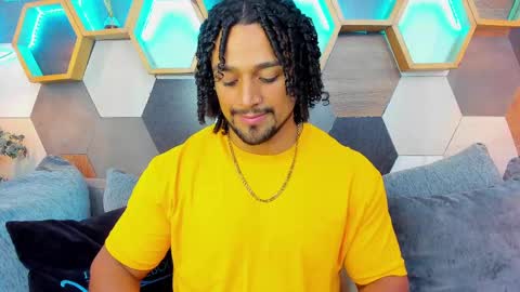 Snapshot of mike_estevess chatting on 03-02-25, 01:47 online show from 03-02-25, 01:47