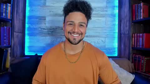 Snapshot of mike_estevess chatting on 03-07-25, 02:15 online show from 03-07-25, 02:15