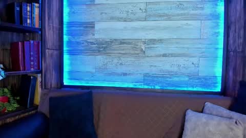 Snapshot of mike_estevess chatting on 03-07-25, 05:18 online show from 03-07-25, 05:18