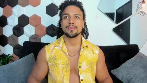 Snapshot of mike_estevess chatting on 03-08-25, 06:58 online show from 03-08-25, 06:58