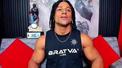 Snapshot of mike_estevess chatting on 09-13-25, 09:58 online show from 09-13-25, 09:58