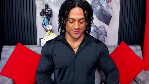 Snapshot of mike_estevess chatting on 09-20-25, 02:23 online show from 09-20-25, 02:23