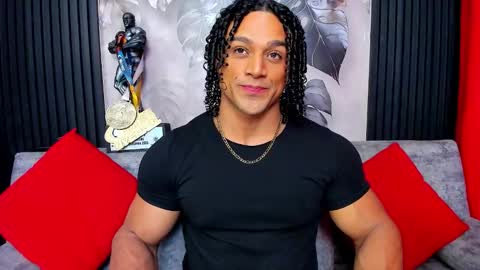 Snapshot of mike_estevess chatting on 10-08-25, 01:53 online show from 10-08-25, 01:53