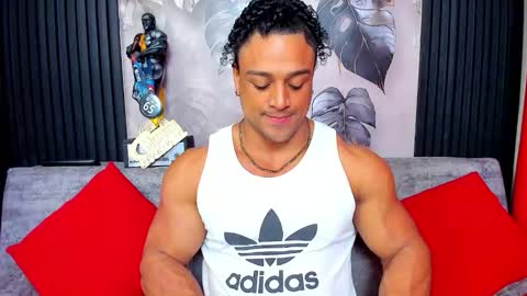 Snapshot of mike_estevess chatting on 11-17-25, 10:32 online show from 11-17-25, 10:32