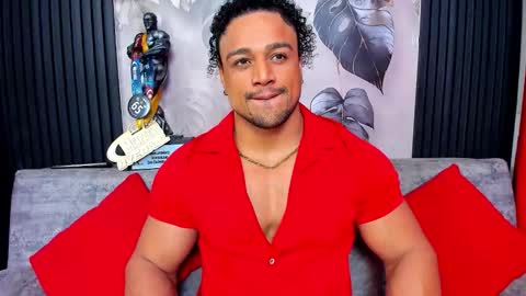 Snapshot of mike_estevess chatting on 12-14-25, 05:57 online show from 12-14-25, 05:57