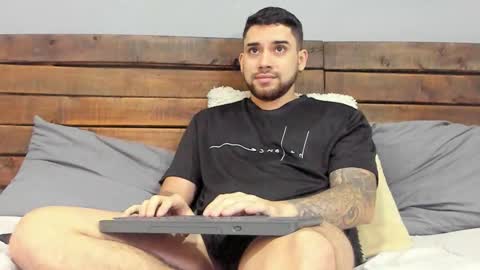 Snapshot of mike_montoya chatting on 02-06-26, 03:00 Mike Montoya online show from 02-06-26, 03:00