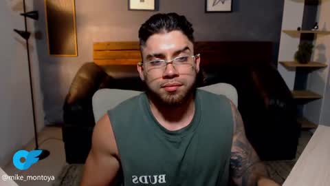 Snapshot of mike_montoya chatting on 07-25-26, 04:10 Mike Montoya online show from 07-25-26, 04:10