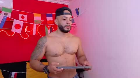 Snapshot of mike_savage3 chatting on 06-21-26, 12:19 Mike online show from 06-21-26, 12:19
