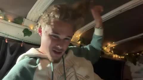 Snapshot of mike_sunn chatting on 09-24-25, 11:13 Mike online show from 09-24-25, 11:13