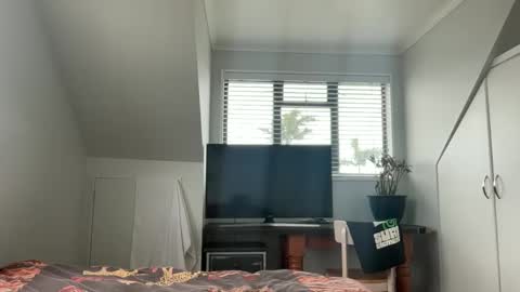 Snapshot of mike_sunn chatting on 10-12-25, 03:05 Mike online show from 10-12-25, 03:05