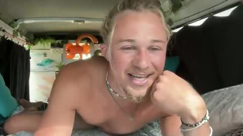 Snapshot of mike_sunn chatting on 10-25-25, 03:14 Mike online show from 10-25-25, 03:14