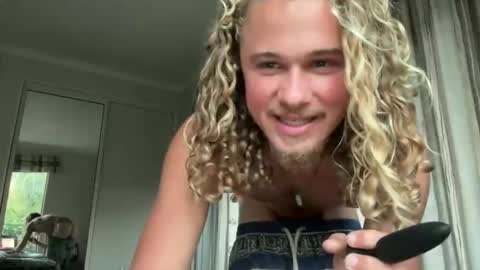 Snapshot of mike_sunn chatting on 03-15-26, 06:30 Mike online show from 03-15-26, 06:30