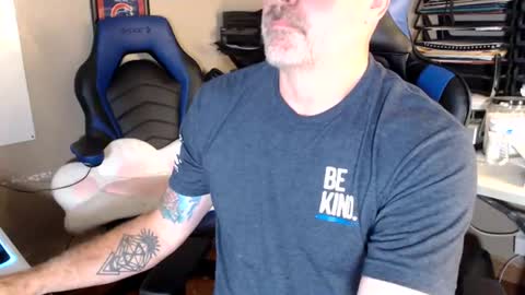 Snapshot of miked970 chatting on 07-26-26, 01:18 Sean Steele online show from 07-26-26, 01:18