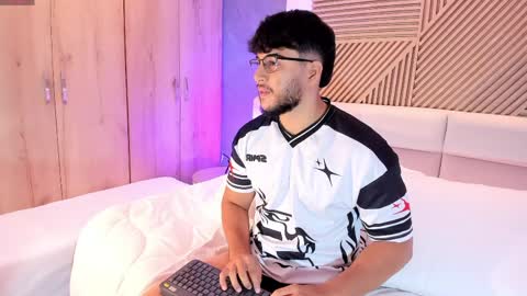 Mikeee online show from 04-02-26, 11:08