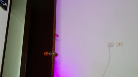 Snapshot of mikegaitan1 chatting on 10-20-25, 09:48 mikegaitan1 online show from 10-20-25, 09:48