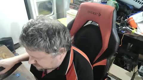 Snapshot of mikejws chatting on 10-22-25, 05:02 mikejws online show from 10-22-25, 05:02