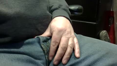 Snapshot of mikeoxlahng chatting on 01-15-26, 04:17 mikeoxlahng online show from 01-15-26, 04:17