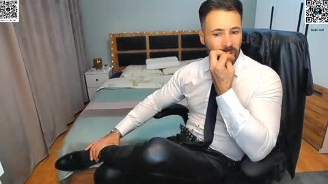 Snapshot of mikestrip chatting on 12-15-24, 02:05 Mike online show from 12-15-24, 02:05